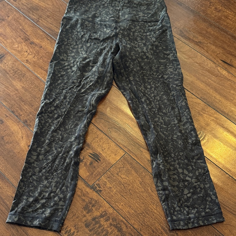Lululemon Align Crop 21” size 6